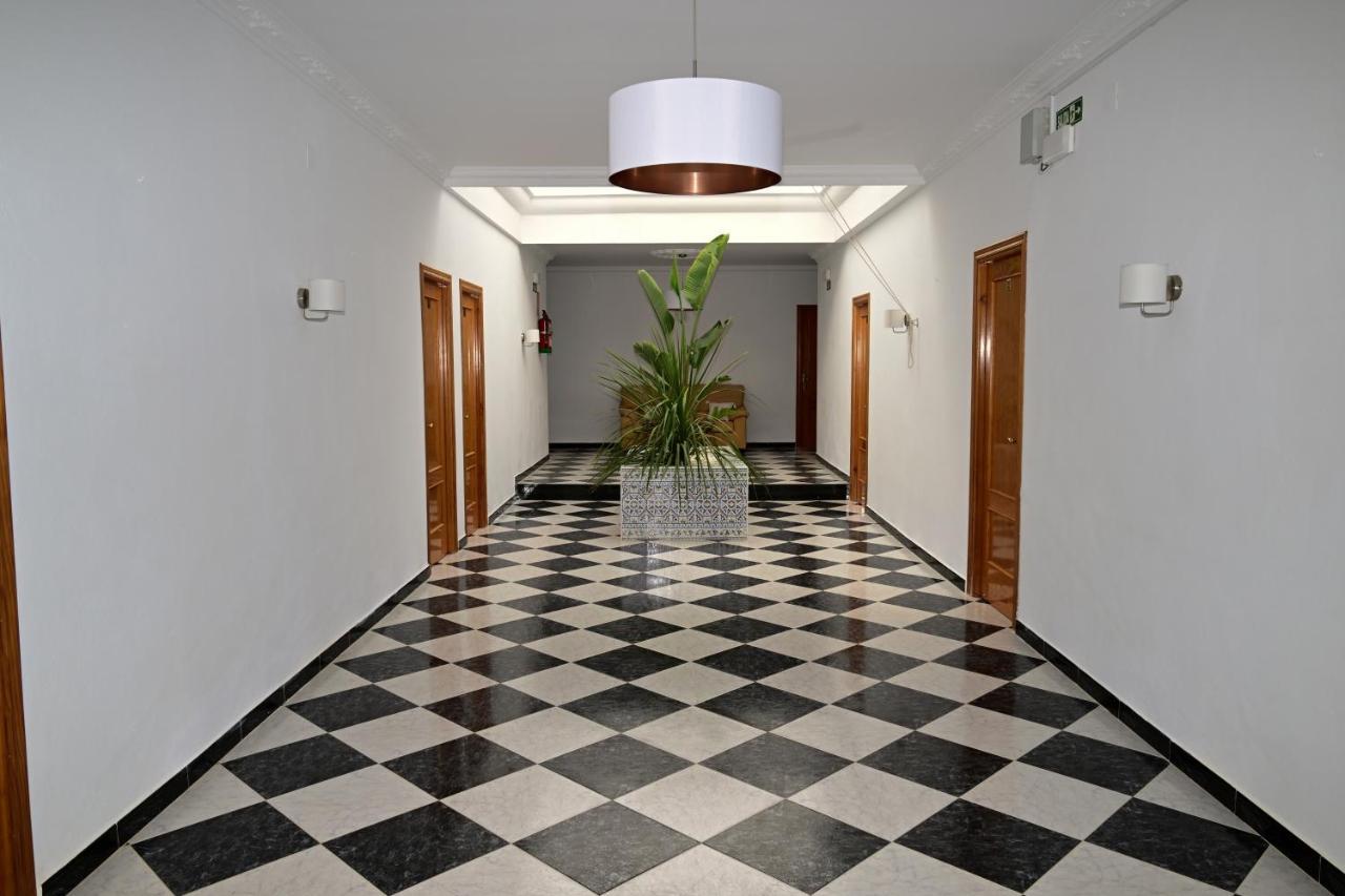 Hostal Del Faro โกนิล เด ลาฟรอนเตรา ภายนอก รูปภาพ