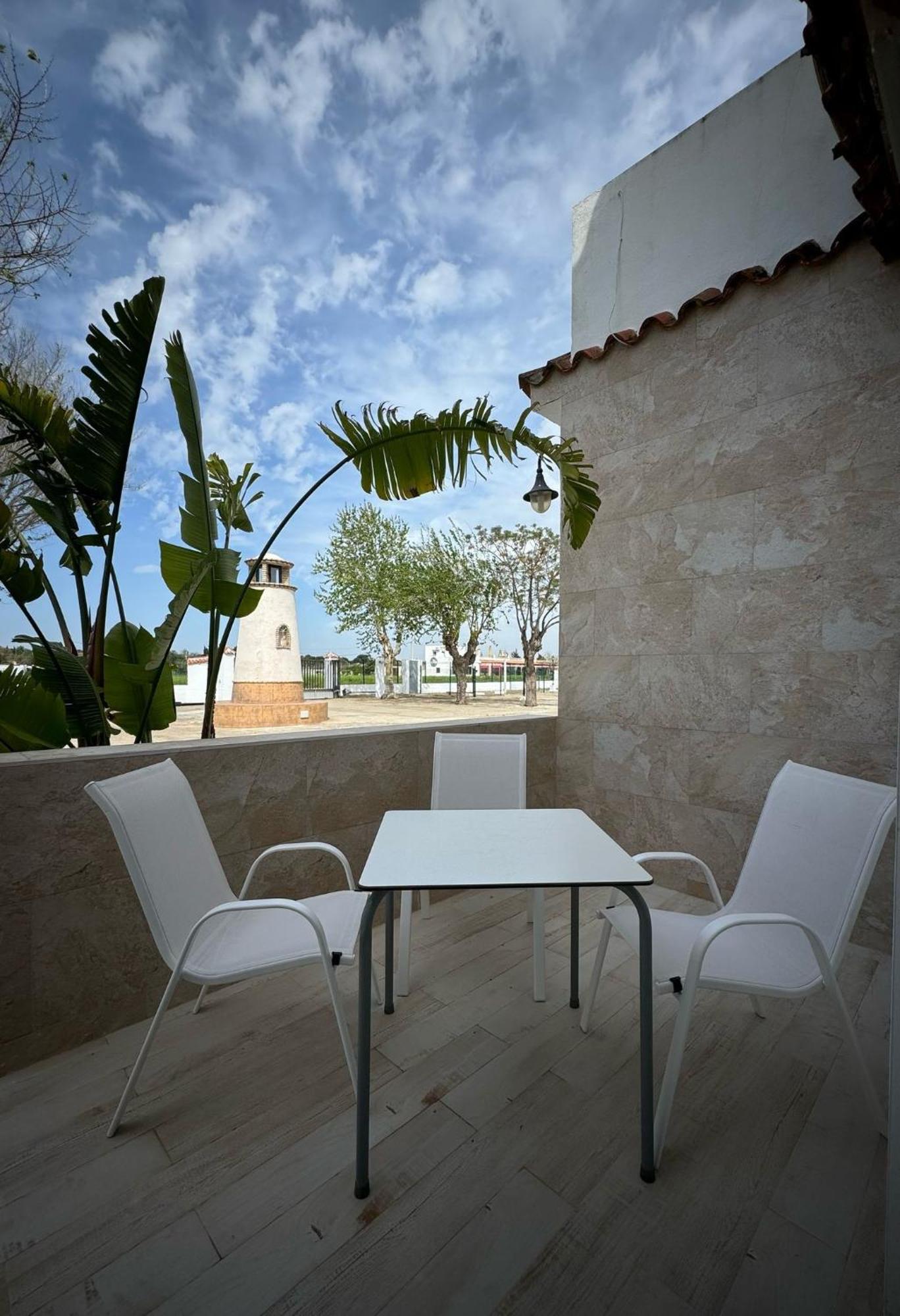 Hostal Del Faro โกนิล เด ลาฟรอนเตรา ภายนอก รูปภาพ
