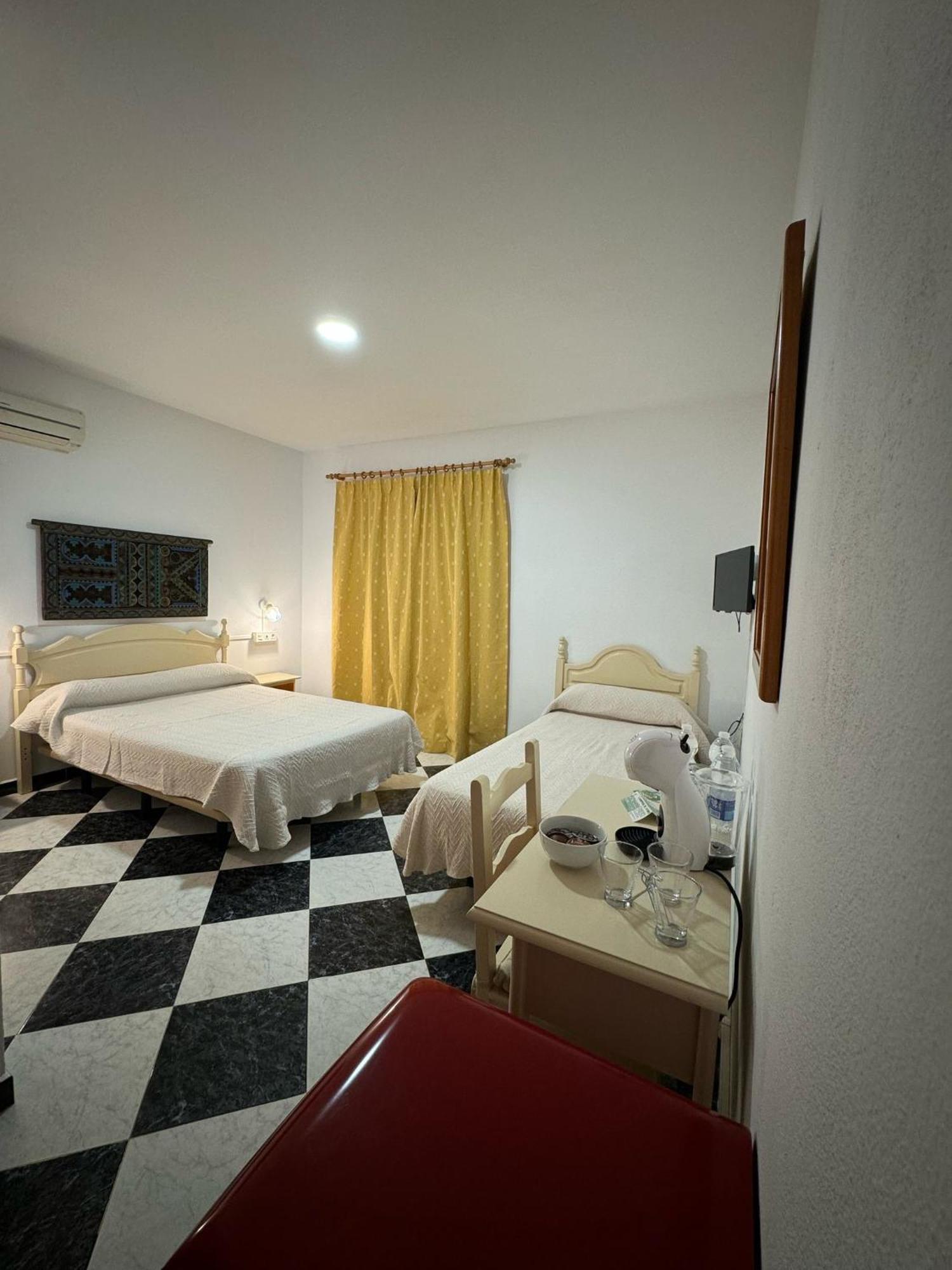 Hostal Del Faro โกนิล เด ลาฟรอนเตรา ภายนอก รูปภาพ
